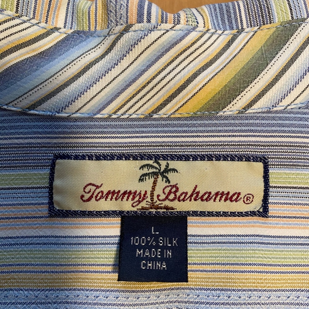🎉host pick🎉 Tommy Bahama 100% Silk Dress Shirt - Picture 2 of 4